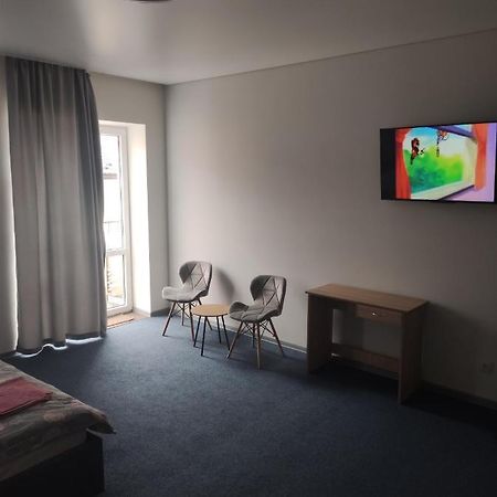 Apartment On Zarwanska Street Kam'janec'-Podil's'kyj Esterno foto