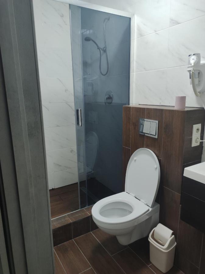 Apartment On Zarwanska Street Kam'janec'-Podil's'kyj Esterno foto